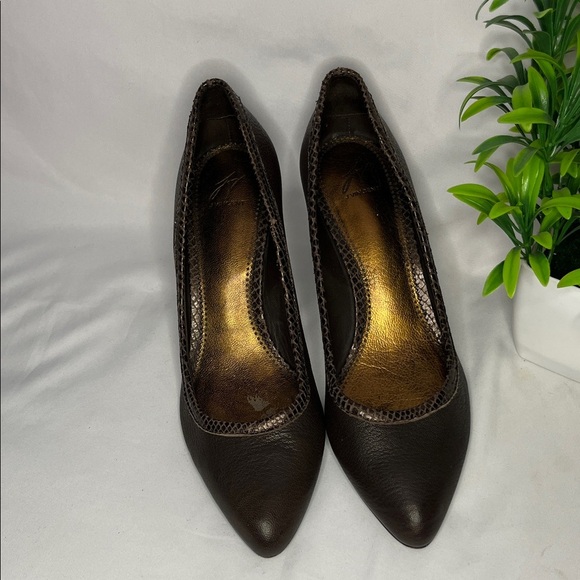 ChicLeather Women's Heels used good condition - Picture 2 of 16